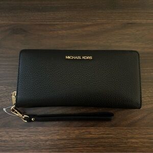 Michael Kors Jet Set Large Continental Wristlet- NWT